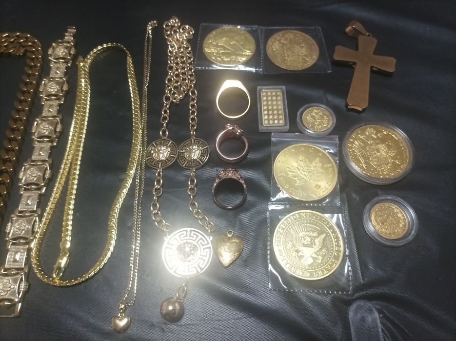 Синджири, гривни, пръстени, монети