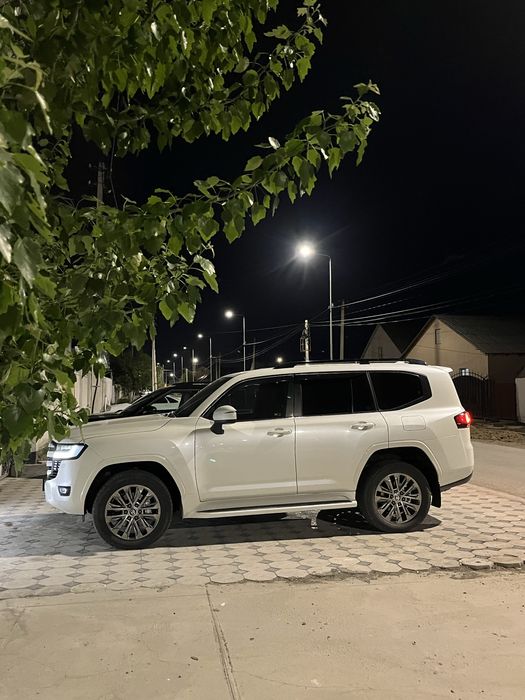 Трансфер . Tayota Land Cruiser 300