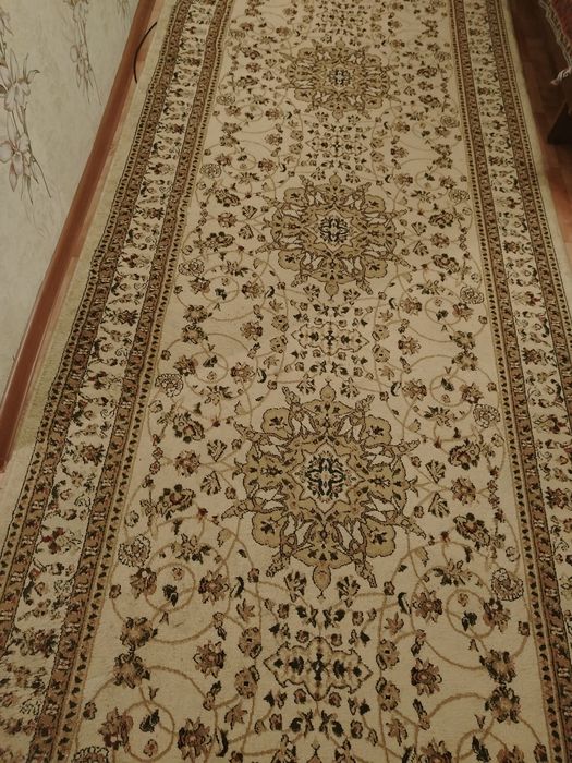 Ковер 3.80х150 в хорошем состоянии