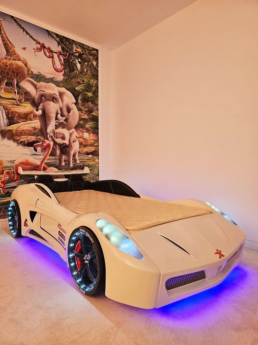 Pat masina V7 cu telecomanda.