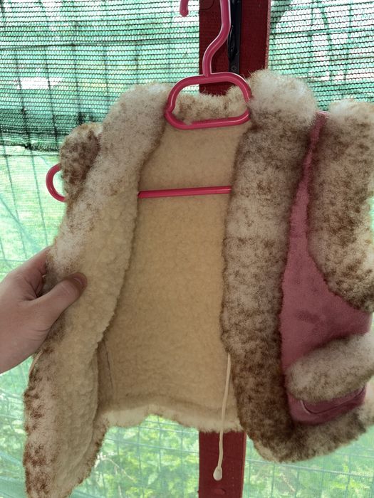 Vesta imblanita din piele intoarsa si blana de oaie,pentru copii