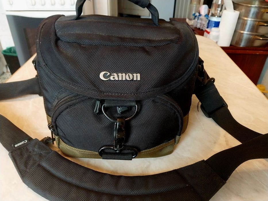 Продам фотоаппарат Canon 550D