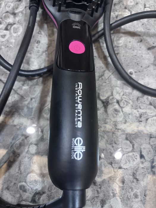 Това е четка за изправяне на коса Rowenta Instant Straight