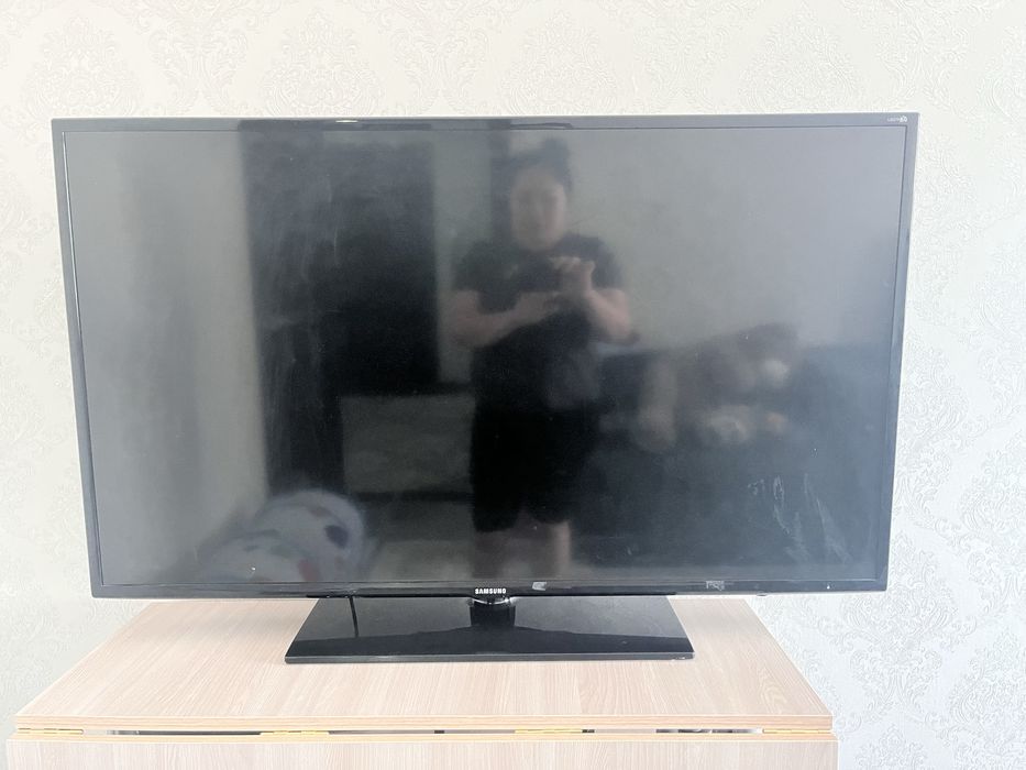 Продам б/у телевизор samsung