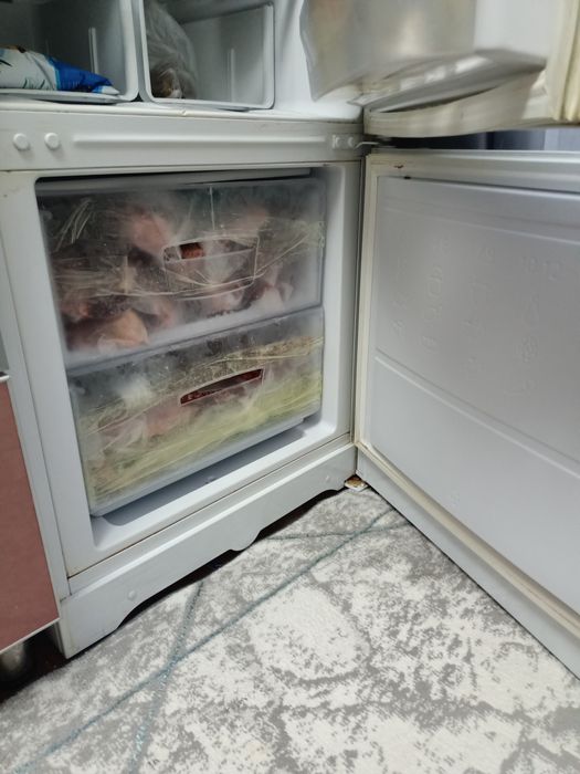 Холодильник  indesit