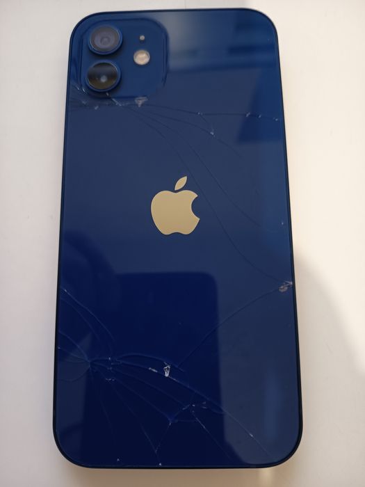 iPhone 12 + încărcător și husă