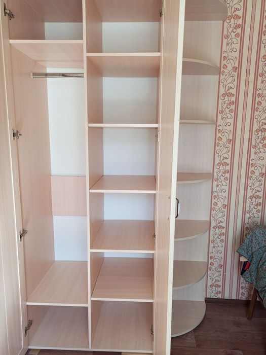 Шкаф в спальню светлый