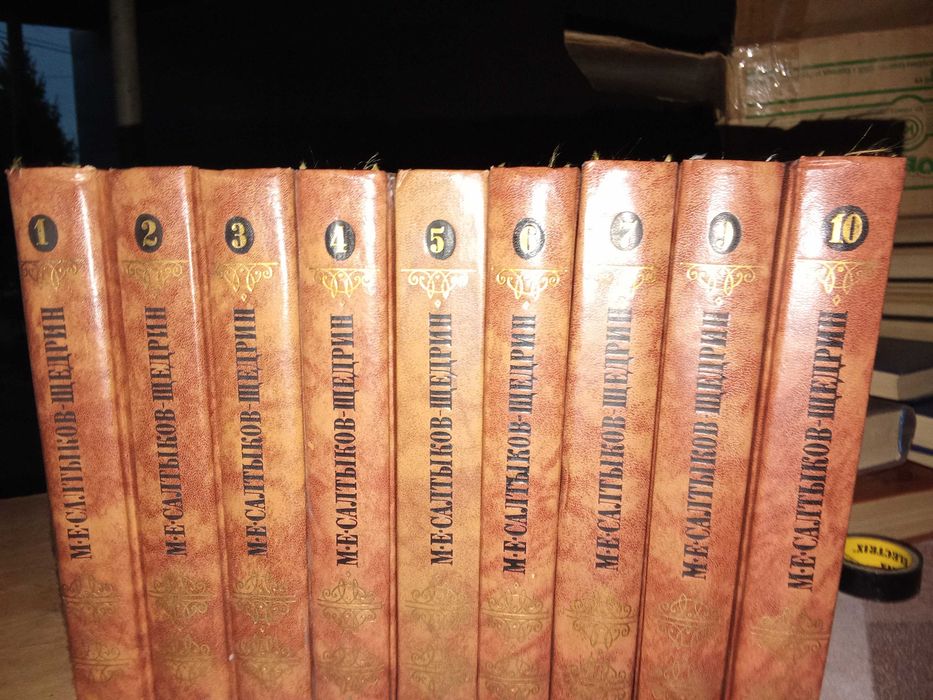 Книги, детская школьная библиотека, современники и классика