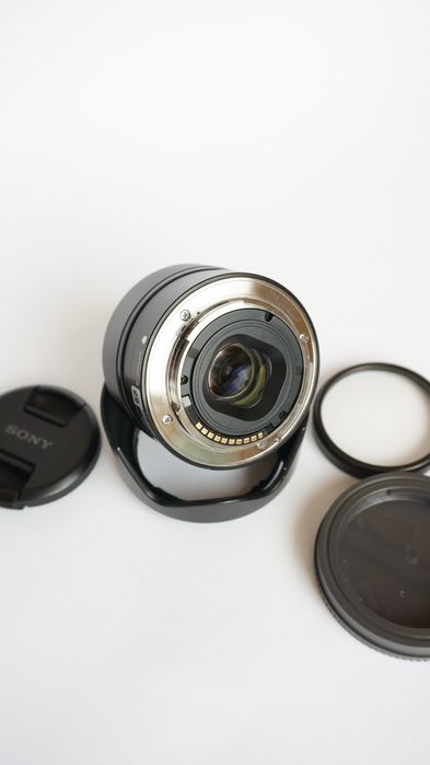Обективът Sony E 35mm f/1.8 OSS (SEL35F18) оптична стабилизация