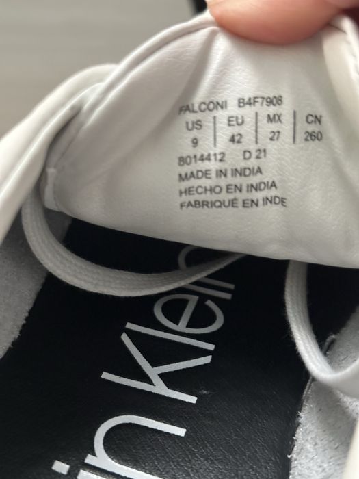Pantofi sport Calvin Klein , marimea 42, de culoare alba.