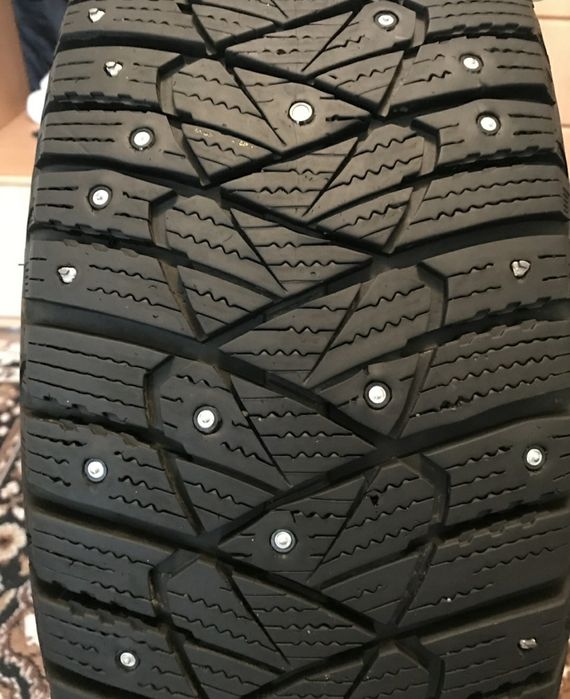 Дошиповка резины ремонтным шипом.