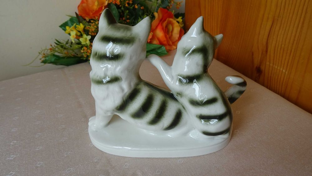Винтидж порцеланова статуетка  котета *Gräfenthal Carl Scheidig*