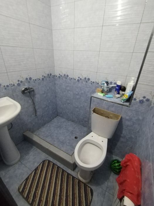 Urganch park yonda 2 xonali kv zudlik bn sotiladi