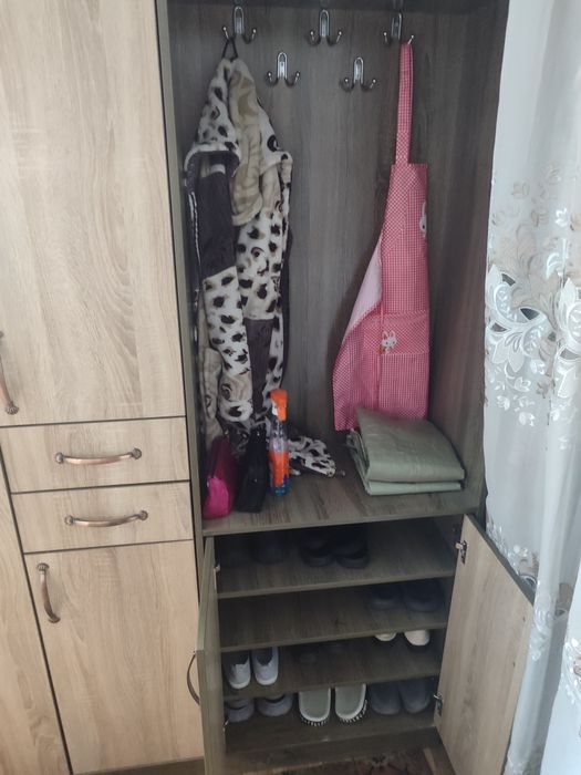 Шкаф в прихожую .
