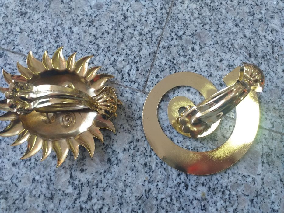 Дървена закачалка за завеса и две щшпки