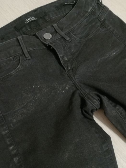 Blugi noi de damă, Guess, skinny, negri, material lucios, mărime XS