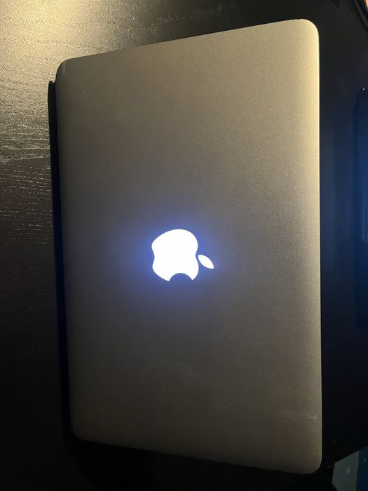 MacBook Air 13 inch -2017 / MacBook 3.1