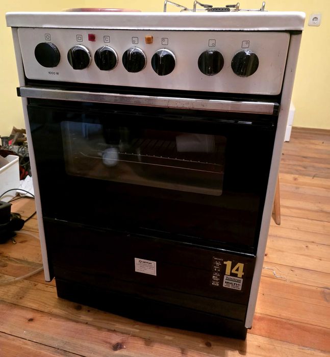 Готварска печка фурната е чисто нова