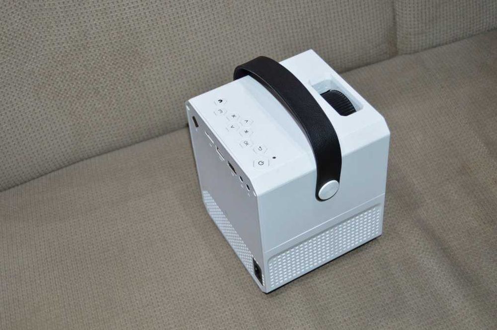 Mini videoproiector LED iiFUN cu BT si wifi