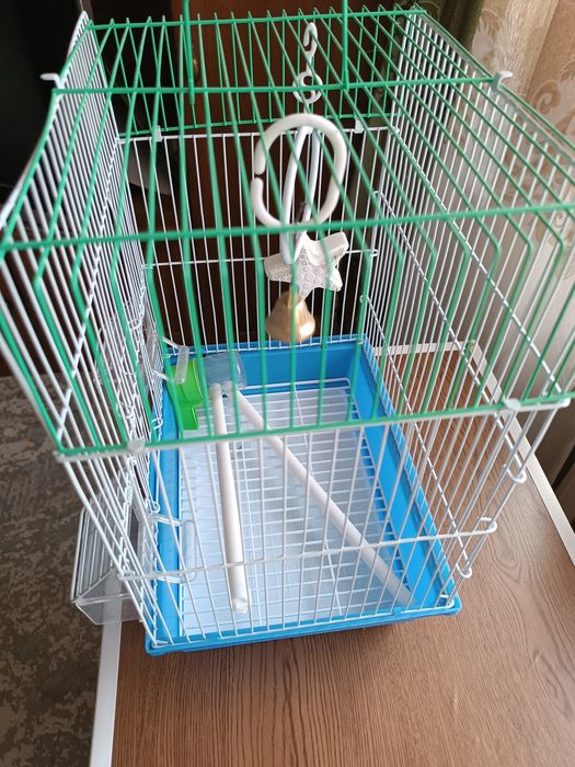Продам клетку для папугая