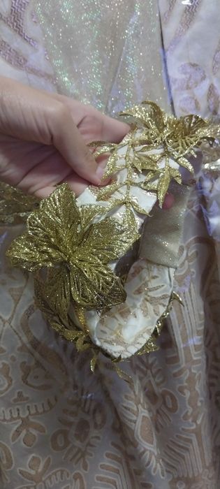 Kelinlar ansambili juda chiroyli turadi