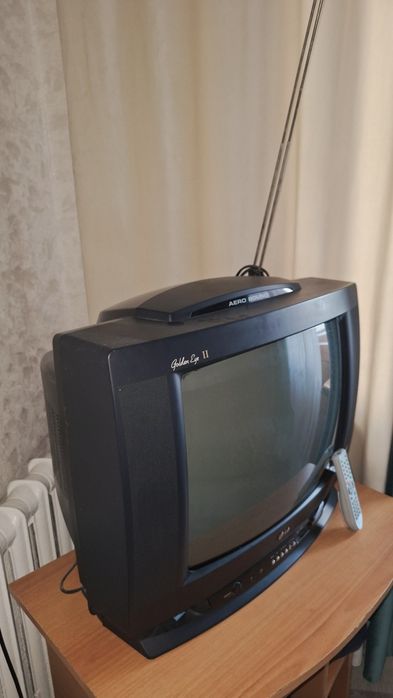 Продам телевизор старого образца.