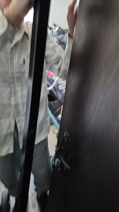 Продам входную дверь