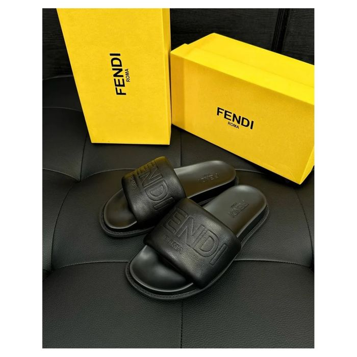 Fendi Embossed Logo Slides / Black