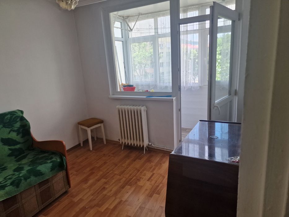 Ap 2 cam, decomandat,Mihai Viteazu,etaj2, balcon,centrala