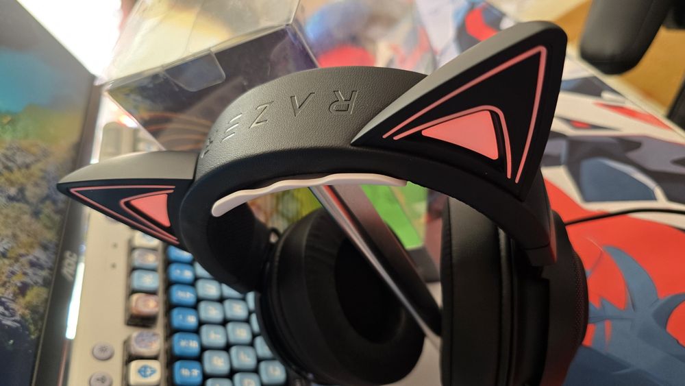 ЧИСТО НОВИ RAZER KRAKEN Kitty Edition USB