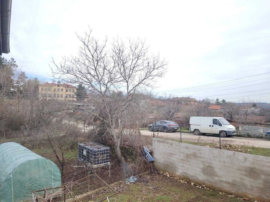 Къща в близост до Плевен, с. Гривица