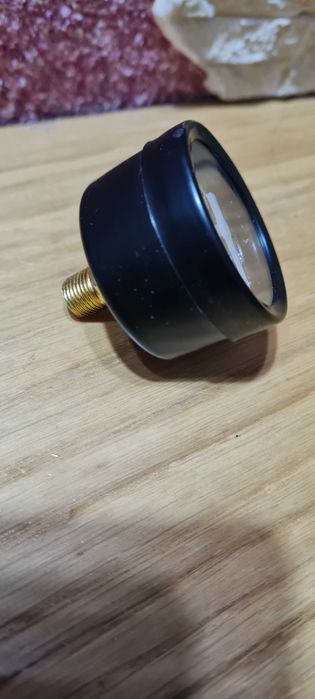 Продам манометр новый.