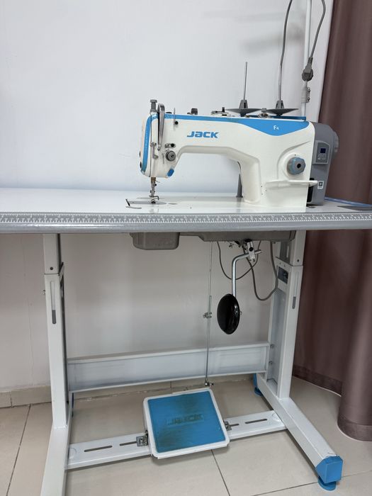Швейная машина jack f4