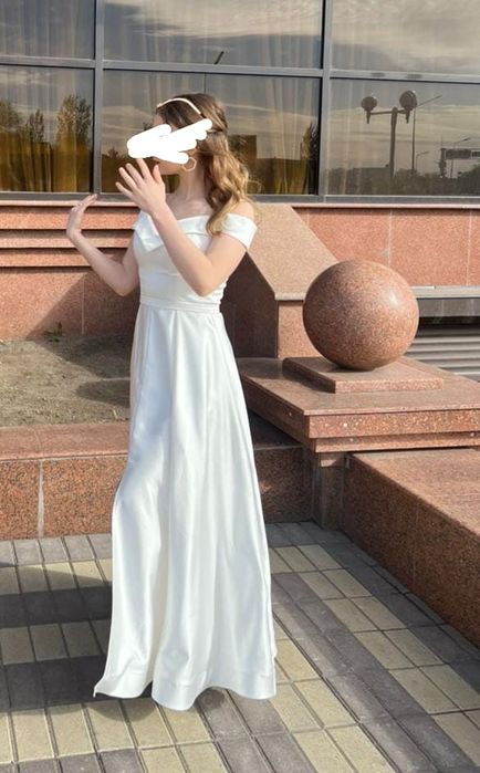 Продам свадебное платье одевалось 1раз.