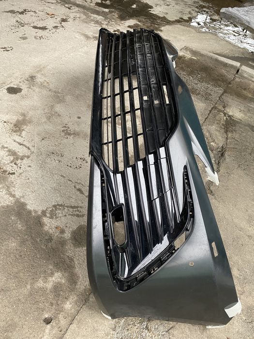 Бампер передний на Toyota camry 75 новый оригинал