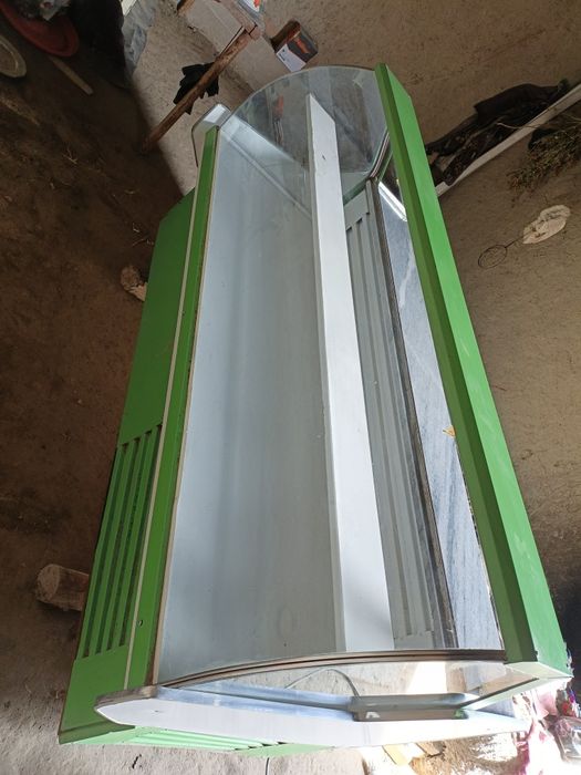 Vitrina holati yangi umuman ishlatilmagan uyda turgan