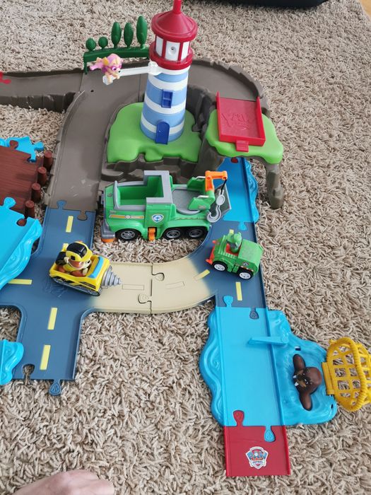 База на Paw patrol с писта и камионче