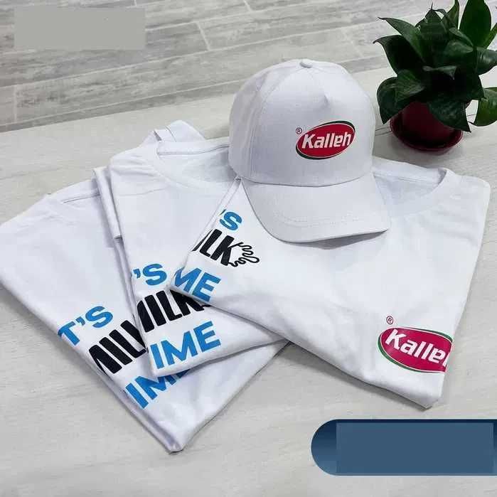 Кепки и футболки с логотипом