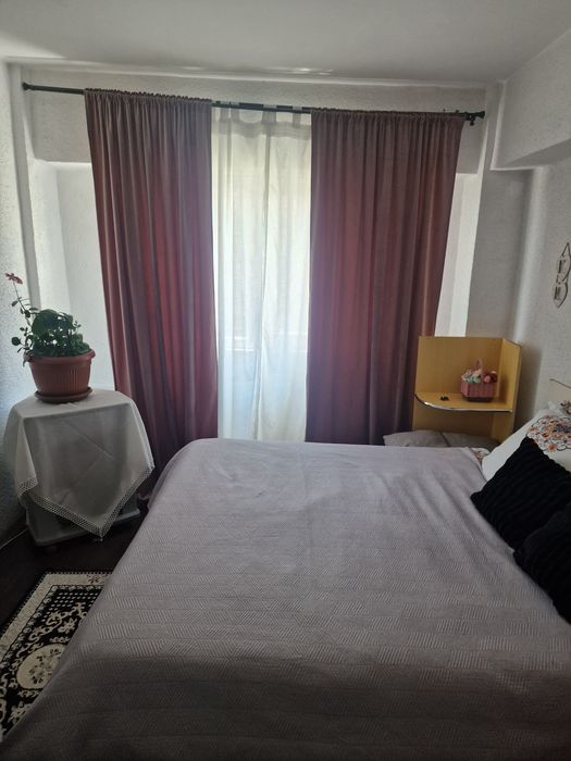 Închiriez apartament cu  2 camere