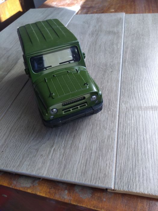 Военен джип  Uaz-469.  1:18.