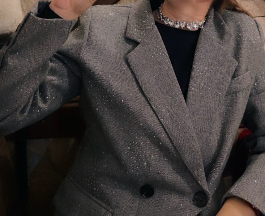 Вълнен костюм с камъни