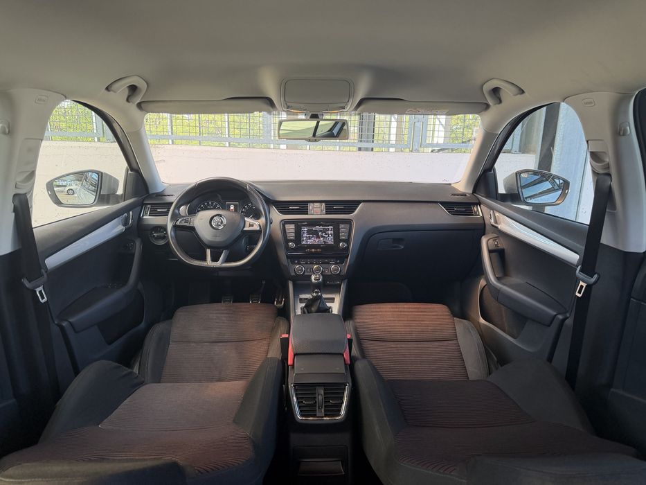 Skoda Octavia 2014 2.0 TDi 150 CP • Day Light LED • Bi-Xenon • Scaune încălzite • Senzori parcare • Dublu climatronic • Pilot automat • Proprietar