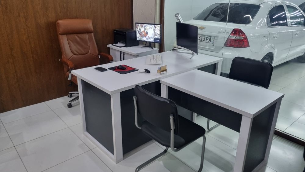 Директорное стол!