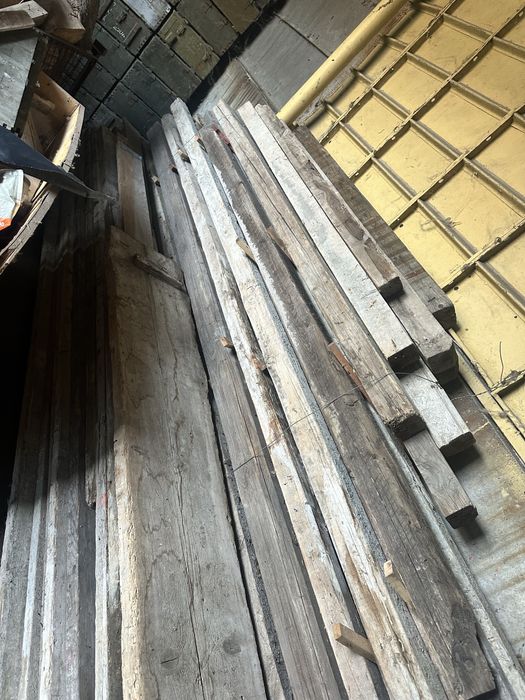 Дървени  талпи 4 метра дължина .Керемиди цена за брой 0.40 ст