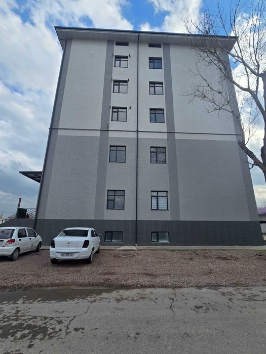 Нурафшон шахрида Нотурар бино ижарага берилади 2-кават 450 кв.м.