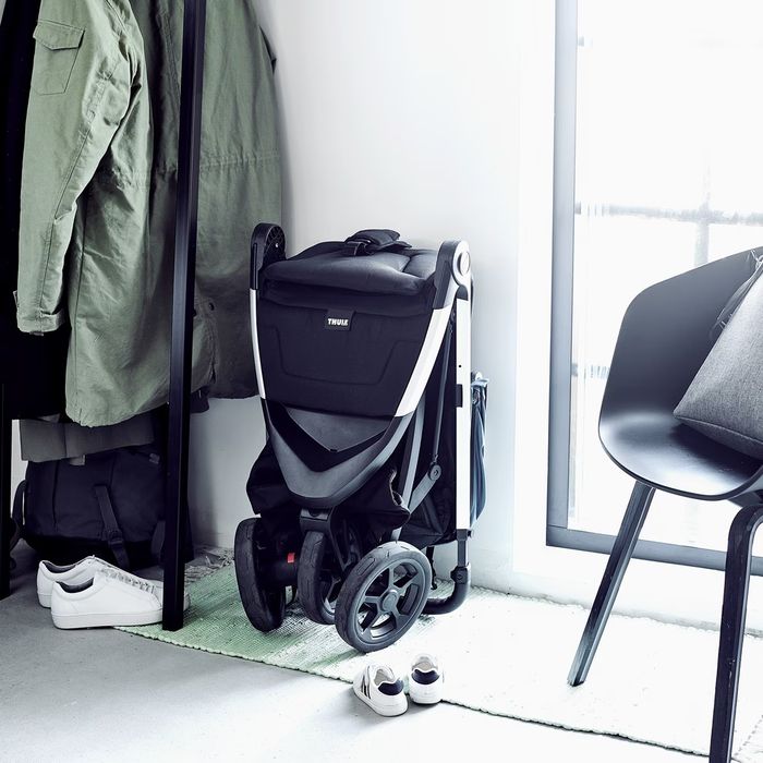 Carucior pliabil Thule Spring bej, cu suspensie, roti din spuma
