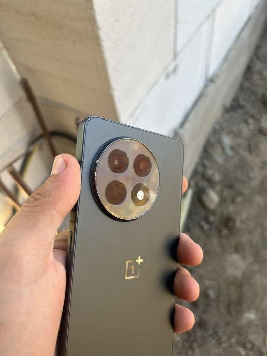 Oneplus ace 5 продаеться