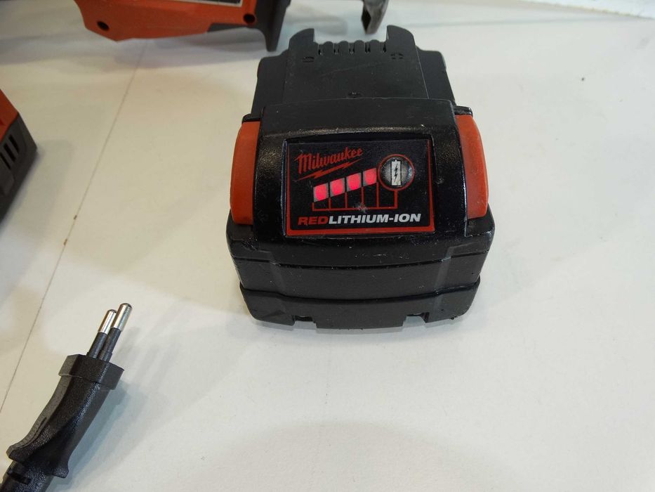 Milwaukee M18 FHZ - Компактен саблен трион