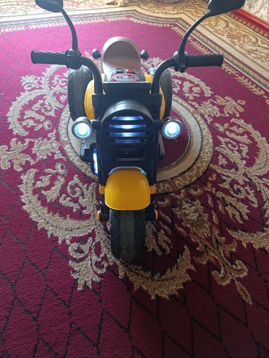 Detskiy motatsikl sotiladi 
Aybi yoq. Tekshir