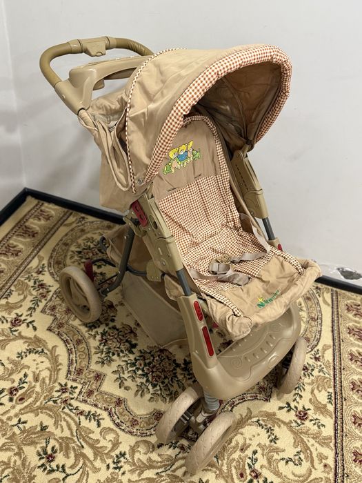 Продаётся коляска. Состояние хорошее. В комплекте есть  чехлы.